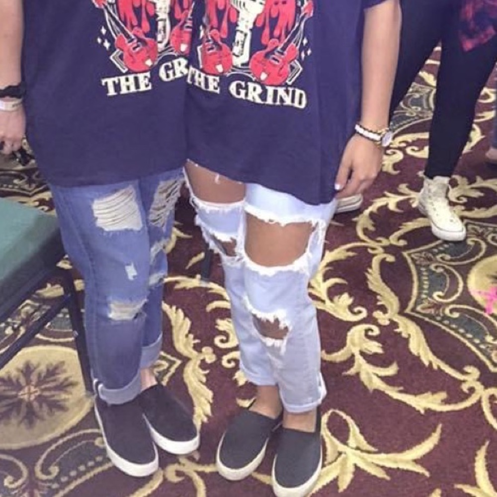 Flying Monkey Ripped Mom jeans - Picture 2 of 5